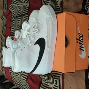 Nike Blazer Mid 77 shoes